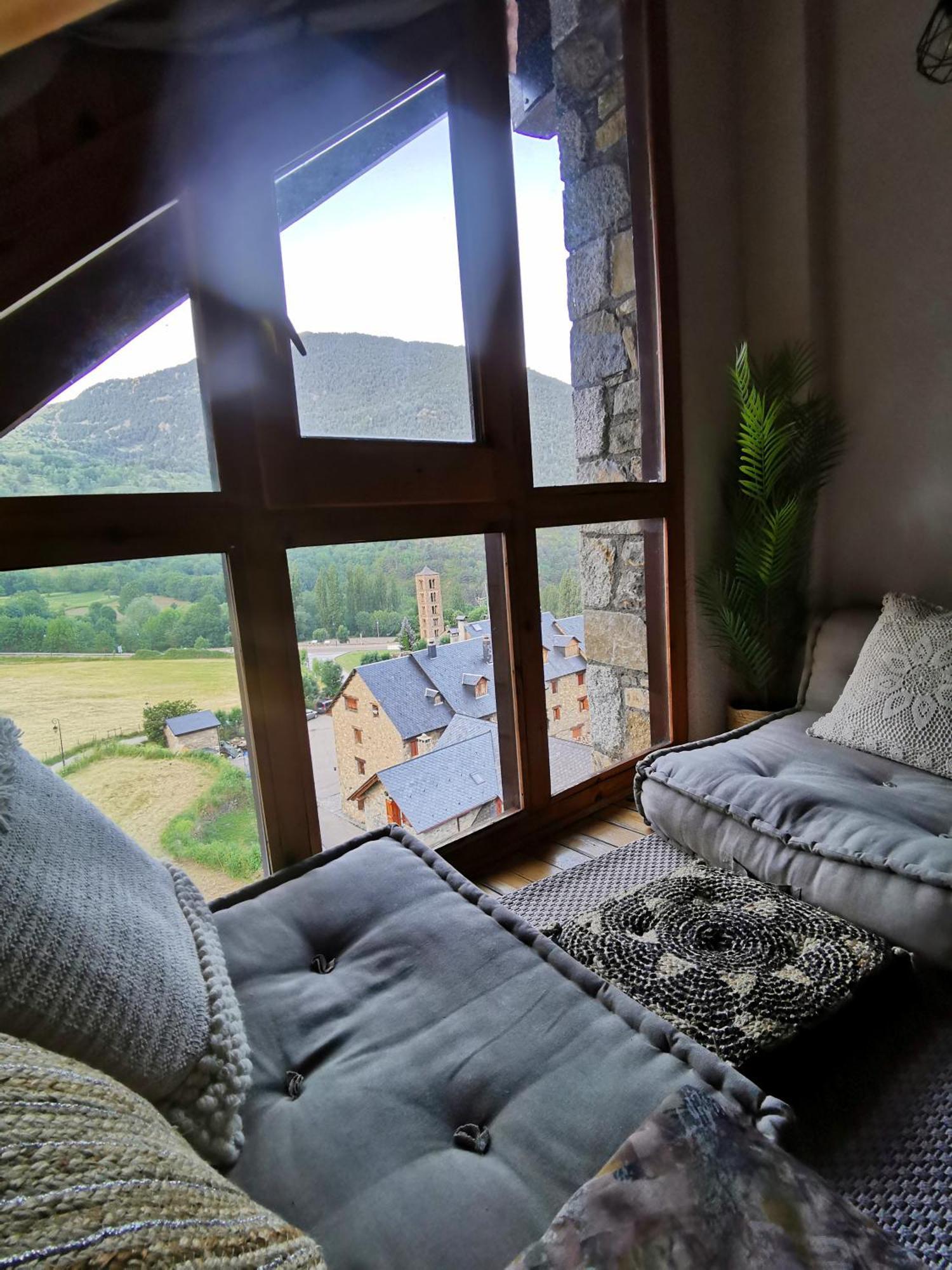 شقة Duplex Con Terraza Y Vistas Panoramicas En Tauell المظهر الخارجي الصورة